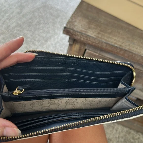 Michael Kors White and Blue wallet - Picture 2 of 5